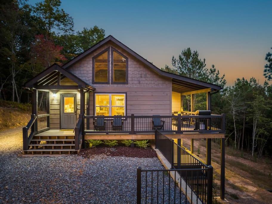 The Llaguna Lodge - New Cabin, Sleeps 10, Fire Pit, Hot Tub, In Blue Ridge , Ga Exteriör bild