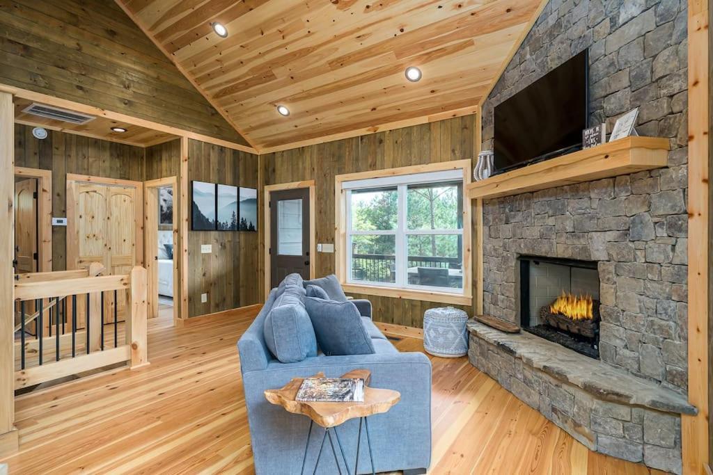 The Llaguna Lodge - New Cabin, Sleeps 10, Fire Pit, Hot Tub, In Blue Ridge , Ga Exteriör bild