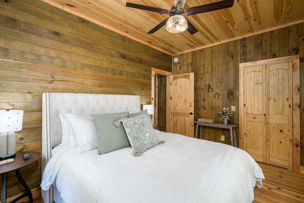 The Llaguna Lodge - New Cabin, Sleeps 10, Fire Pit, Hot Tub, In Blue Ridge , Ga Exteriör bild